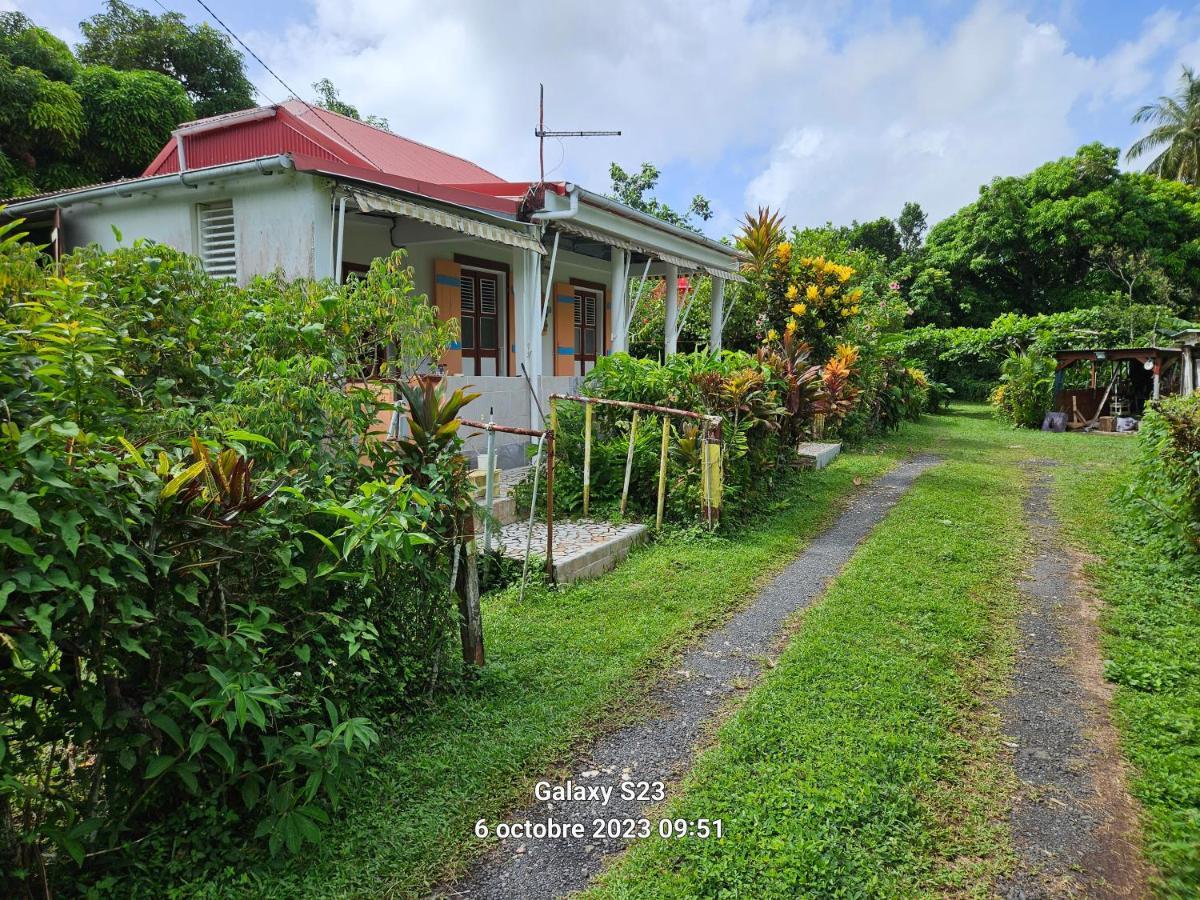 Maison Familiale Authentique Vila Capesterre-Belle-Eau Exterior foto